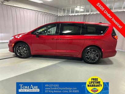New 2026 Chrysler Pacifica Select