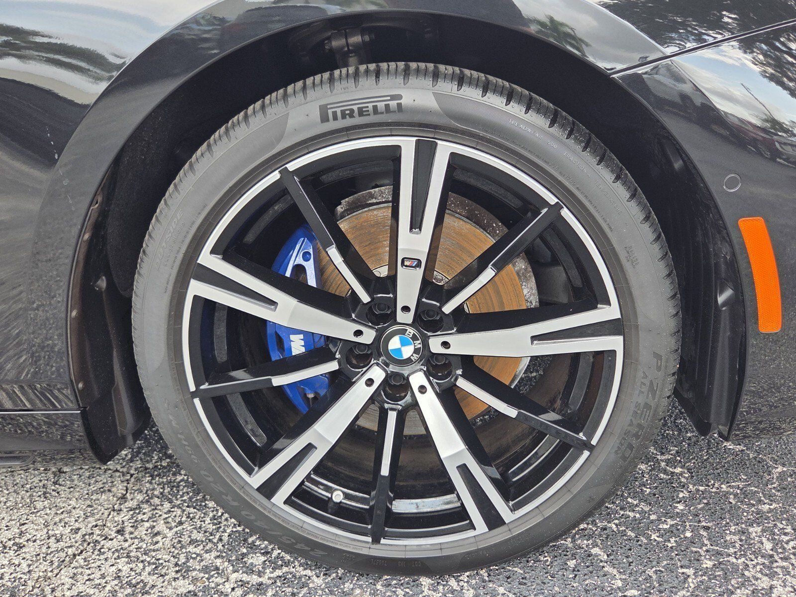 Used 2026 BMW 530i w/ M Sport Package RWD image 9