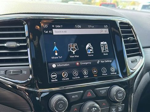 Used 2022 Jeep Grand Cherokee Laredo X image 21