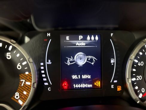 Used 2019 Jeep Renegade Latitude w/ Safety and Security Group FWD image 16