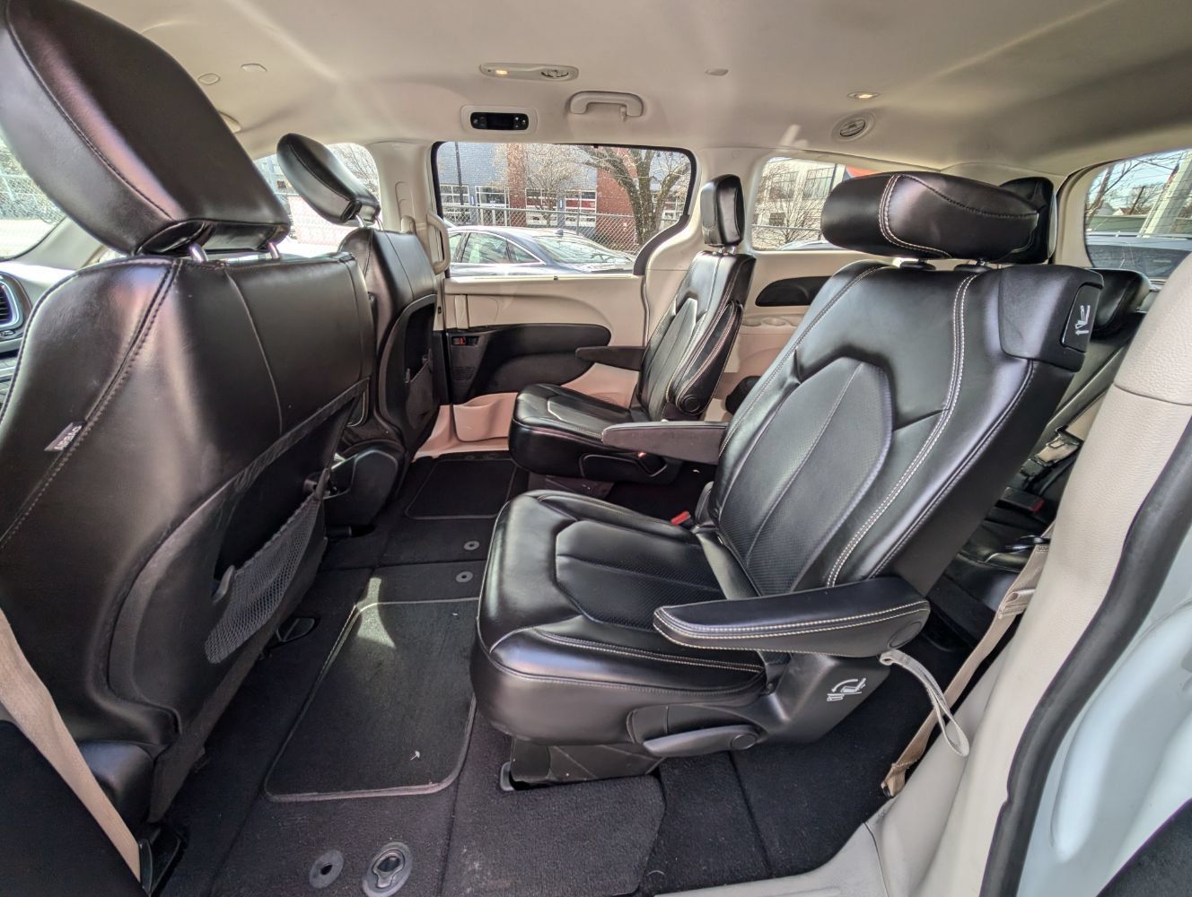 Used 2020 Chrysler Voyager Lxi FWD image 17