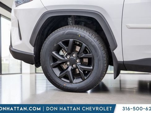 Used 2024 Toyota RAV4 LE FWD image 31