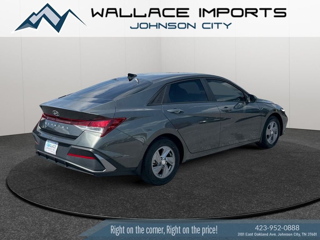 Used 2024 Hyundai Elantra SE FWD image 5