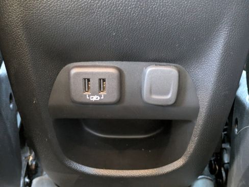 Used 2022 Chevrolet Colorado Z71 w/ Safety Package image 15