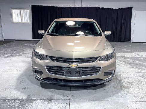 Used 2018 Chevrolet Malibu LT image 3