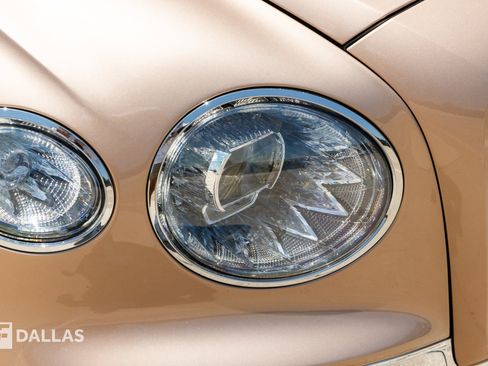 Used 2022 Bentley Flying Spur W12 image 22