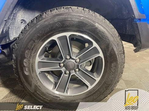 Used 2023 Jeep Wrangler Unlimited Sahara AWD/4WD image 25