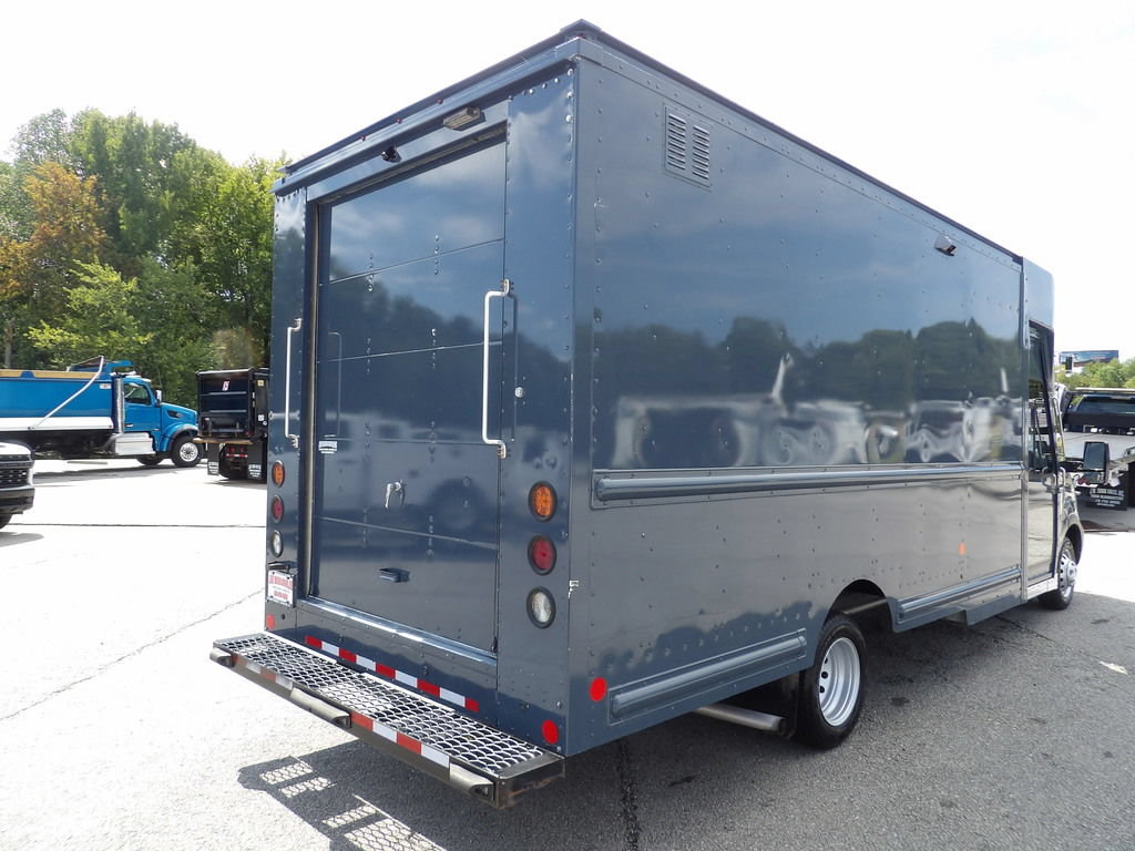 Used 2022 Ford Transit 350 DRW RWD image 7