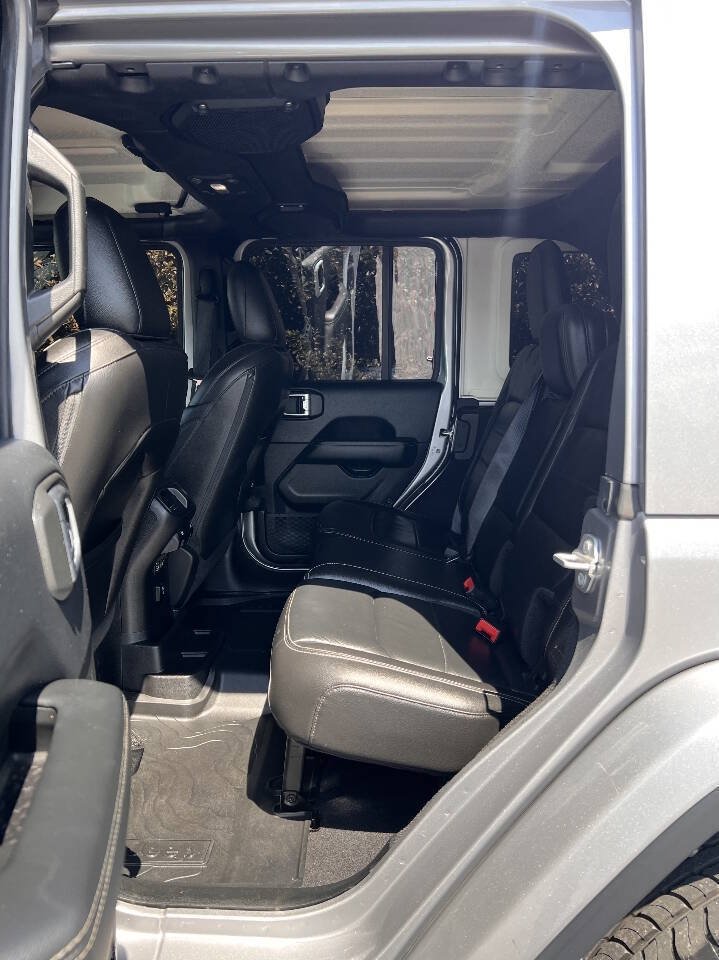 Used 2018 Jeep Wrangler Unlimited Sahara AWD/4WD image 15