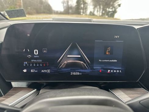 Used 2025 Chevrolet Suburban Z71 image 12