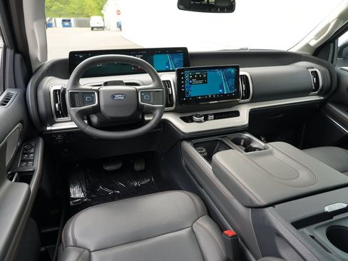 Used 2025 Ford Expedition Active AWD/4WD image 26
