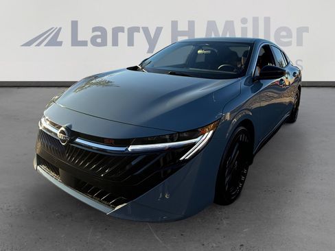 Used 2026 Nissan Sentra SR w/ Floor Mat Package image 1