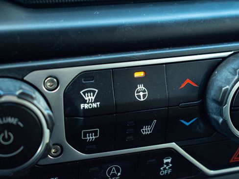 Used 2021 Jeep Wrangler Unlimited Sahara image 30