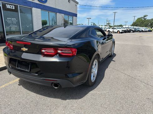 Used 2019 Chevrolet Camaro LT RWD image 4