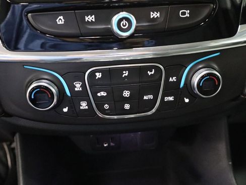 Used 2018 Chevrolet Traverse LT image 16