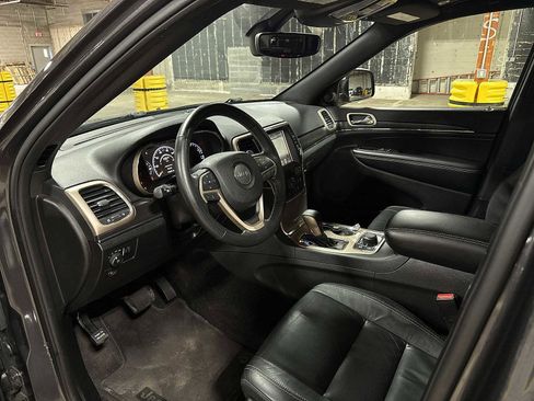 Used 2017 Jeep Grand Cherokee Limited image 31