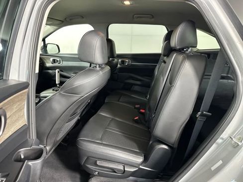Used 2023 Kia Sorento S image 25