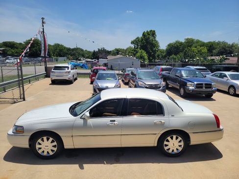 Used 2003 Lincoln Town Car Cartier RWD image 6