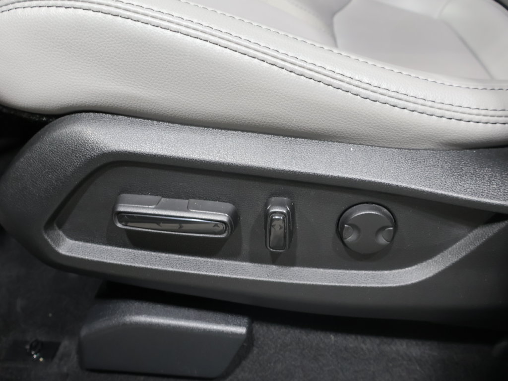 Used 2025 Honda Pilot EX-L image 10
