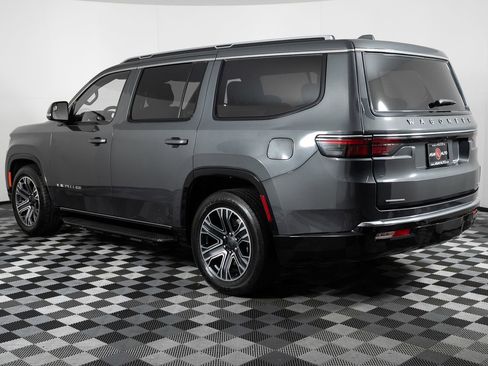 Used 2022 Jeep Wagoneer Series III image 3