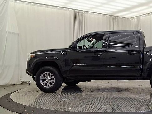 Used 2016 Toyota Tacoma SR5 image 2