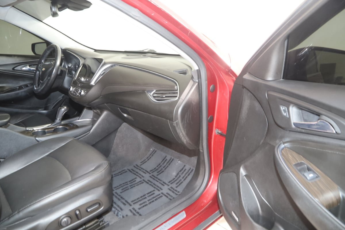 Used 2020 Chevrolet Malibu Premier FWD image 35