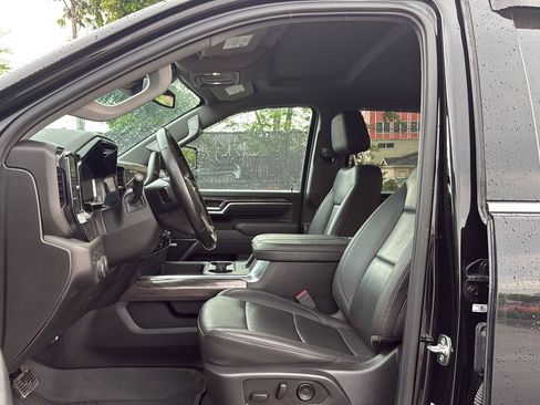Used 2025 Chevrolet Silverado 3500 LTZ w/ LTZ Convenience Package AWD/4WD image 9