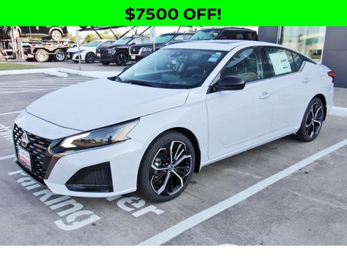 New 2025 Nissan Altima 2.5 SR w/ SR Premium Package image 3