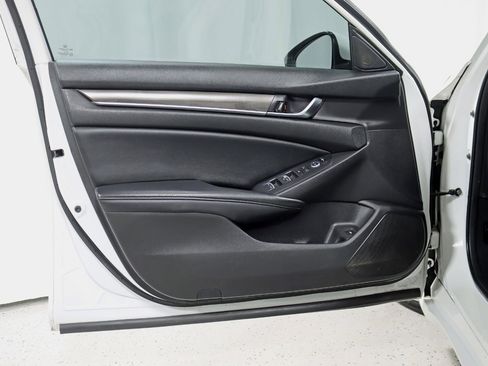 Used 2018 Honda Accord Sport image 28