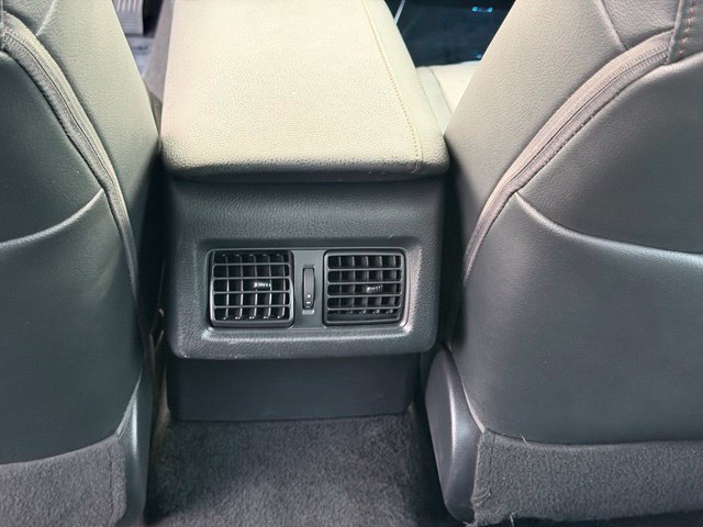 Used 2019 Toyota Camry XLE FWD image 18