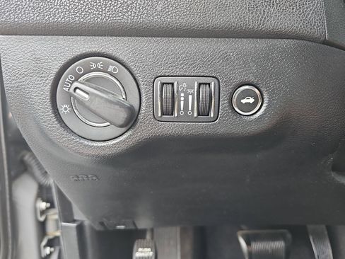 Used 2017 Chrysler 300 Limited image 28