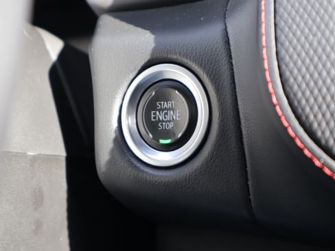 Used 2022 Chevrolet Suburban RST w/ Sport Performance Package image 31