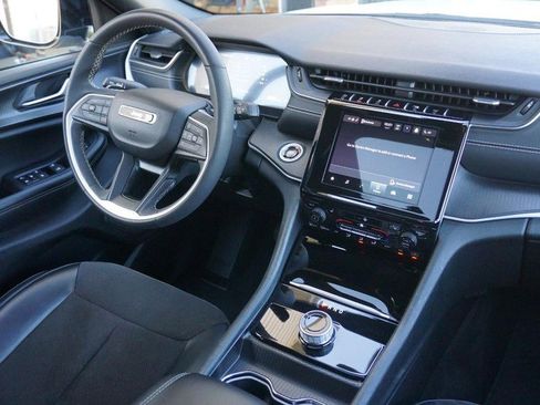 Used 2024 Jeep Grand Cherokee L Altitude AWD/4WD image 35