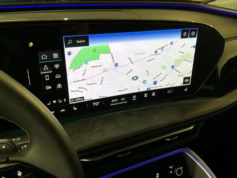 Used 2025 Audi Q5 Premium w/ Convenience Package image 3