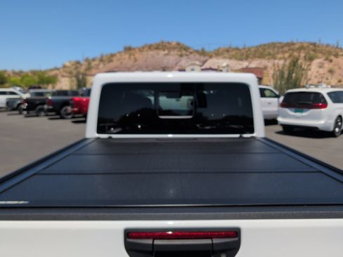 Used 2025 Jeep Gladiator Rubicon AWD/4WD image 19