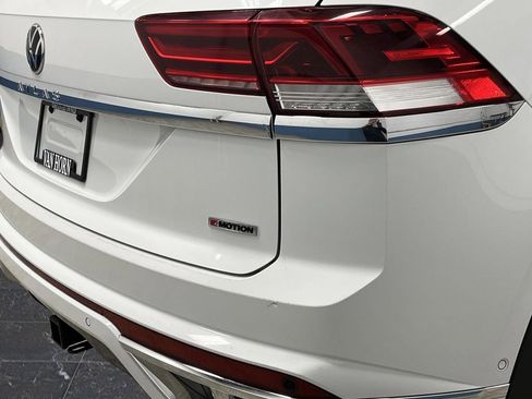 Used 2022 Volkswagen Atlas Cross Sport SEL Premium R-Line image 34