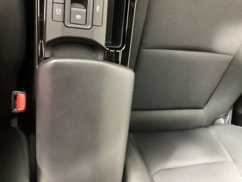 Used 2025 Toyota Prius LE FWD image 22