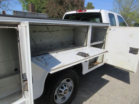 Used 2011 Chevrolet Silverado 2500 W/T w/ Snow Plow Prep Package AWD/4WD image 19