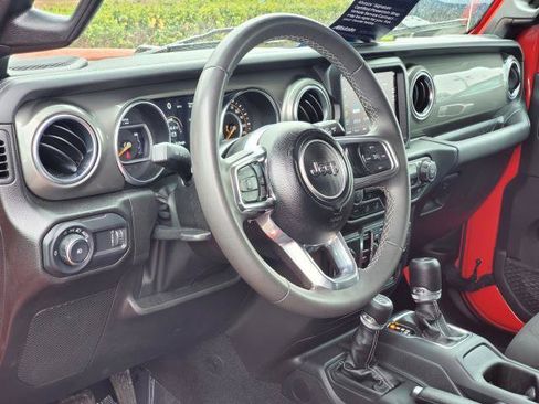Used 2023 Jeep Wrangler Unlimited Sahara AWD/4WD image 7