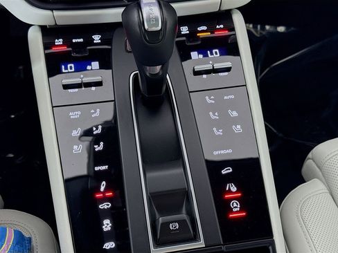 Used 2022 Porsche Macan GTS image 16