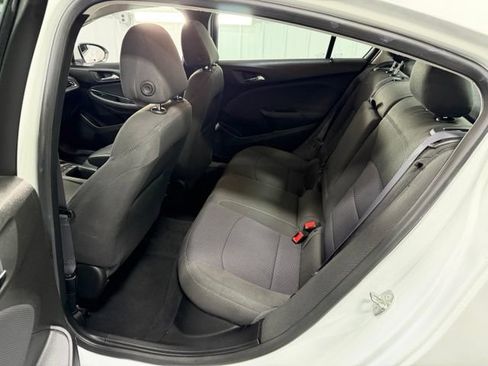 Used 2017 Chevrolet Cruze LT w/ Convenience Package FWD image 10