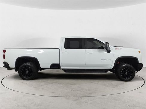 Used 2024 Chevrolet Silverado 2500 LT w/ Convenience Package image 6