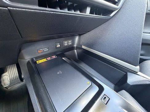 Used 2025 Toyota Camry LE AWD/4WD image 17