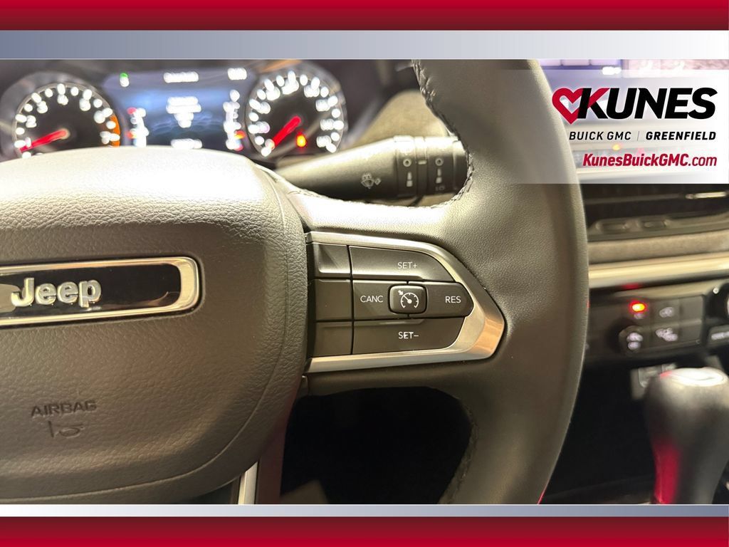 Used 2024 Jeep Compass Latitude AWD/4WD image 18