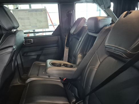 New 2025 Ford Bronco Outer Banks w/ Sasquatch Package image 14