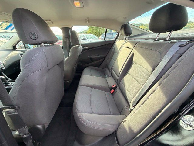 Used 2018 Chevrolet Cruze LT w/ Convenience Package FWD image 32