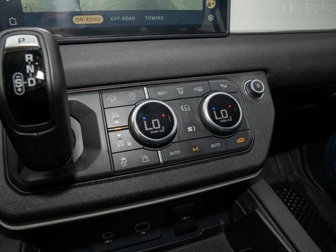 Used 2020 Land Rover Defender 110 SE image 19