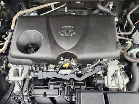 Used 2021 Toyota RAV4 LE FWD image 27