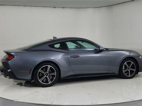 Used 2024 Ford Mustang Coupe image 7