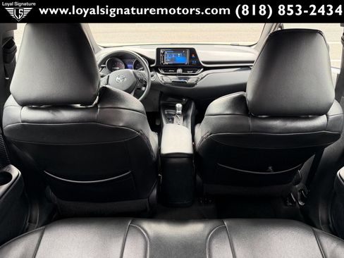 Used 2018 Toyota C-HR XLE FWD image 11